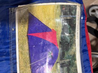 Tienda de campaña azul/rojo