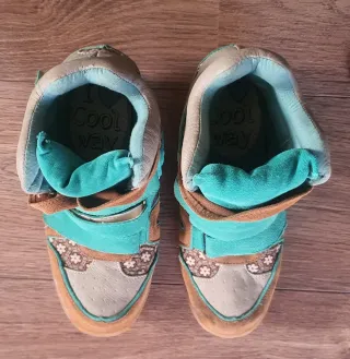 Botines cuña Coolway beige, turquesa y marrón