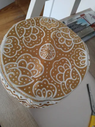 Sombrero Omaní Dorado y Blanco