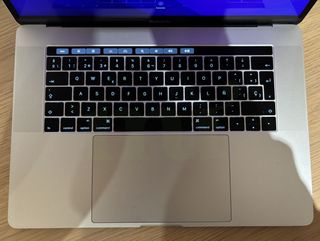MacBook Pro 15 Touch Bar Plata