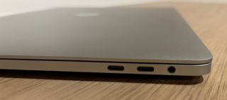 MacBook Pro 15 Touch Bar Plata