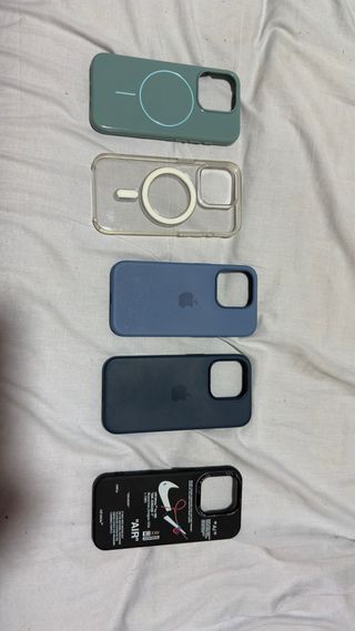 Custodie per iPhone 15 Pro Apple, alcune originali