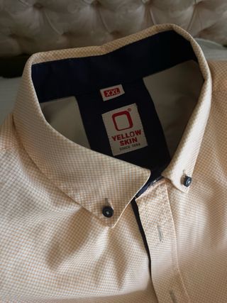 Conjunto Camisa Naranja y Pantalón Marrón Hombre