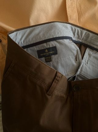 Conjunto Camisa Naranja y Pantalón Marrón Hombre