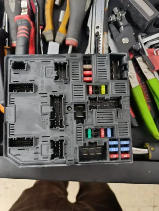Técnico electricista y programador a domicilio
