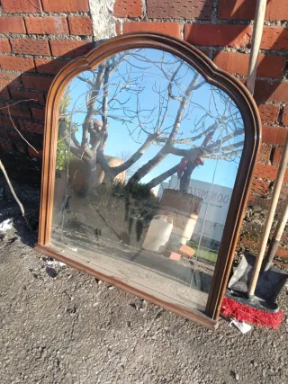 Mueble de entrada curvo con espejo