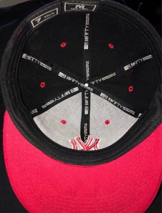 Gorra New York Yankees Negra y Roja