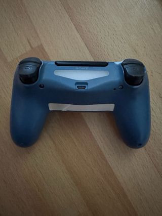 PS4 1TB + 3 Mandos + Cables