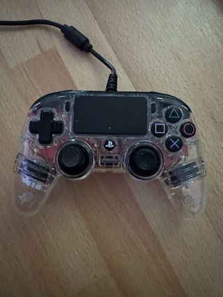 PS4 1TB + 3 Mandos + Cables