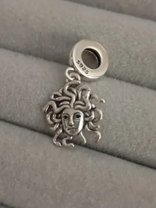 Charm Medusa nuevo