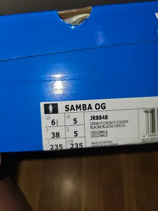 Zapatillas verdes y blancas