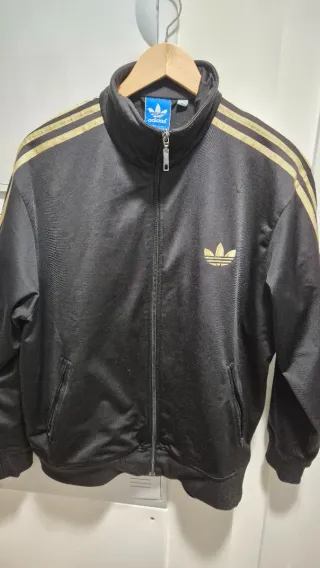 Chaqueta Adidas Negra y Dorada Talla XL