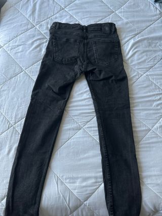 Pantalones vaqueros Zara negros