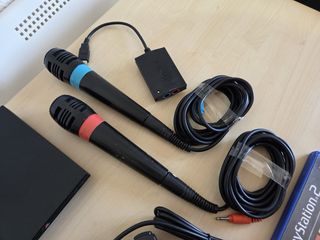 PS2 + BUZZ! + Singstar + Mandos + juegos + mochila