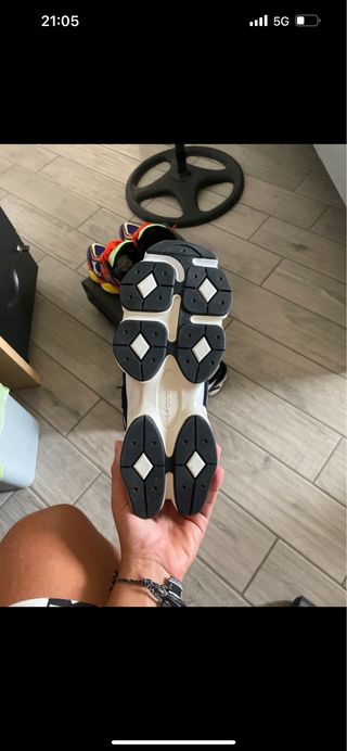 New Balance 9060 nero/grigio