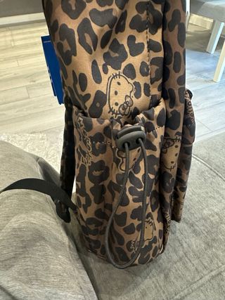 Mochila logo adidas  Hello Kitty Leopardo