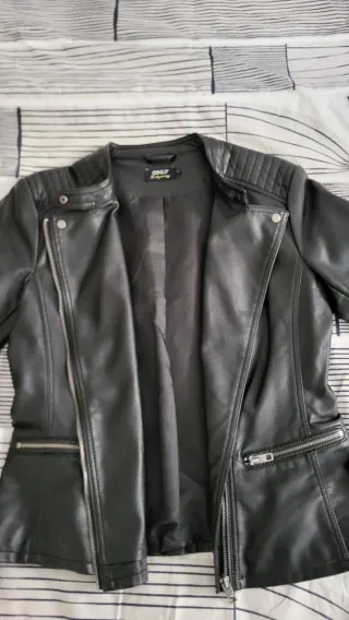 Cazadora motera cuero mujer talla M NUEVO