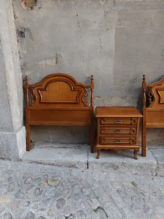 Mesilla y cabeceros de madera