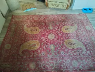 Grande tappeto con design paisley