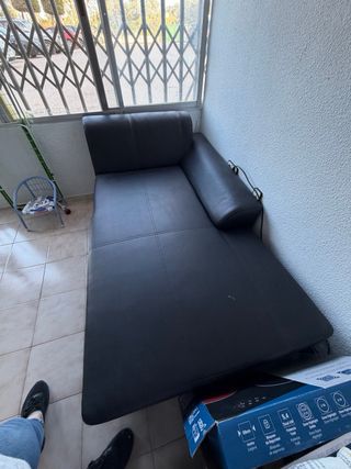 Divano in pelle nera da ritirare