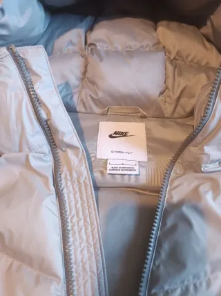 Abrigo Nike Storm-Fit Gris y Blanco Azulado