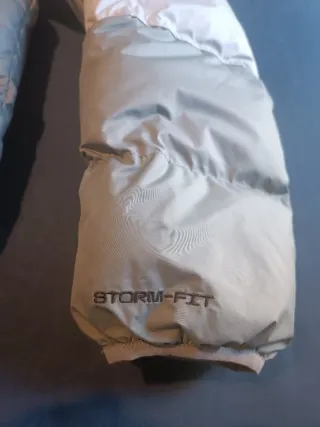 Abrigo Nike Storm-Fit Gris y Blanco Azulado