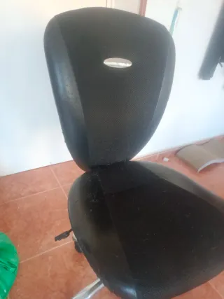 Silla de oficina giratoria negra