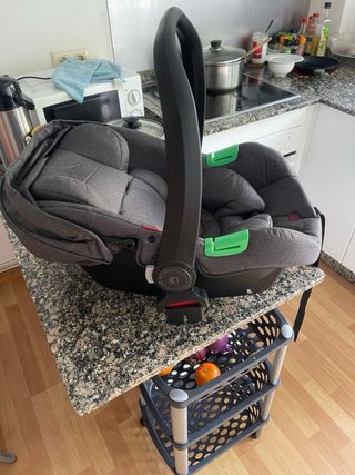 Cochecito de bebé gris