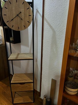 Estantería con Reloj de Madera y Metal