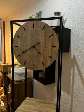 Estantería con Reloj de Madera y Metal