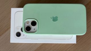 iPhone 13 128GB Blanco con Caja y Funda