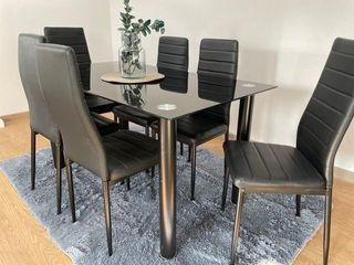 AFFARE!! Tavolo in vetro con 6 sedie bianche