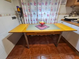 Mesa de cocina madera y cristal