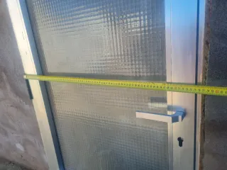 Puerta de aluminio con cristal