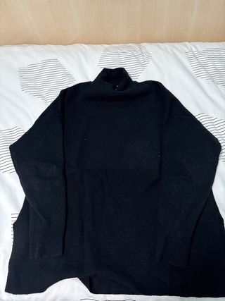 Jersey cuello alto negro Stradivarius