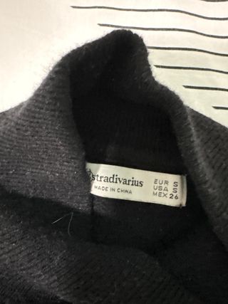 Jersey cuello alto negro Stradivarius