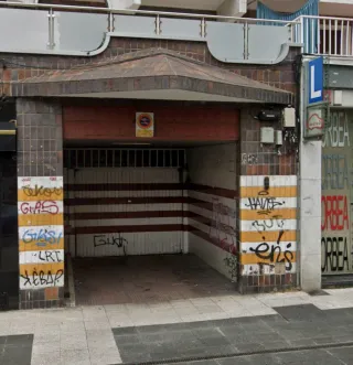 Se alquila plaza de garaje calle gorbea 37.