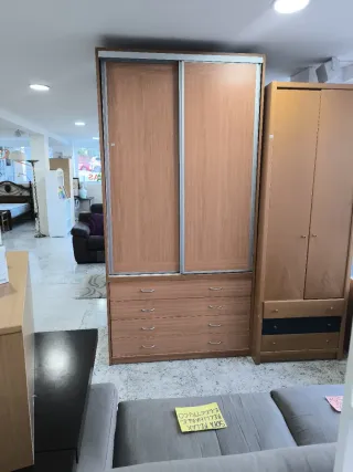 Armario puertas correderas madera