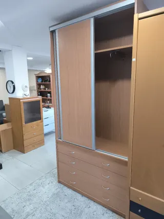 Armario puertas correderas madera