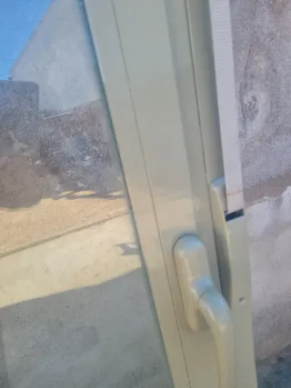 Puerta de aluminio con cristal