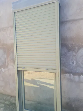 Puerta de aluminio con cristal