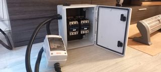 Caja de distribución eléctrica himmel