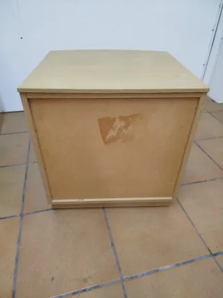 Mesita de noche de madera