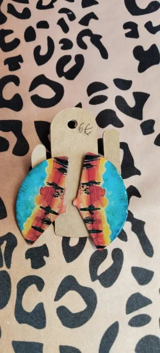 Pendientes únicos efecto tie-dye