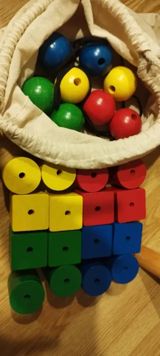 Juego de ensartar educativo