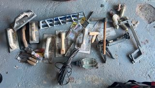 Herramientas de albañilería variadas