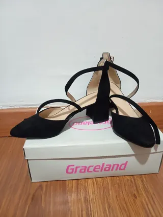 Tacones negros Graceland con hebilla
