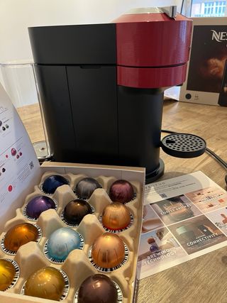 Cafetera Nespresso Vertuo + Caja Degustación