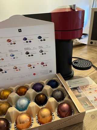 Cafetera Nespresso Vertuo + Caja Degustación
