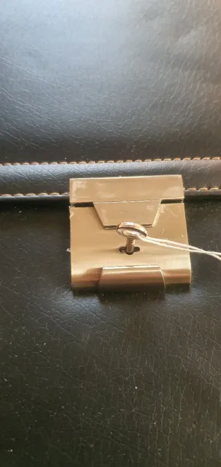 Maletín imitación cuero negro